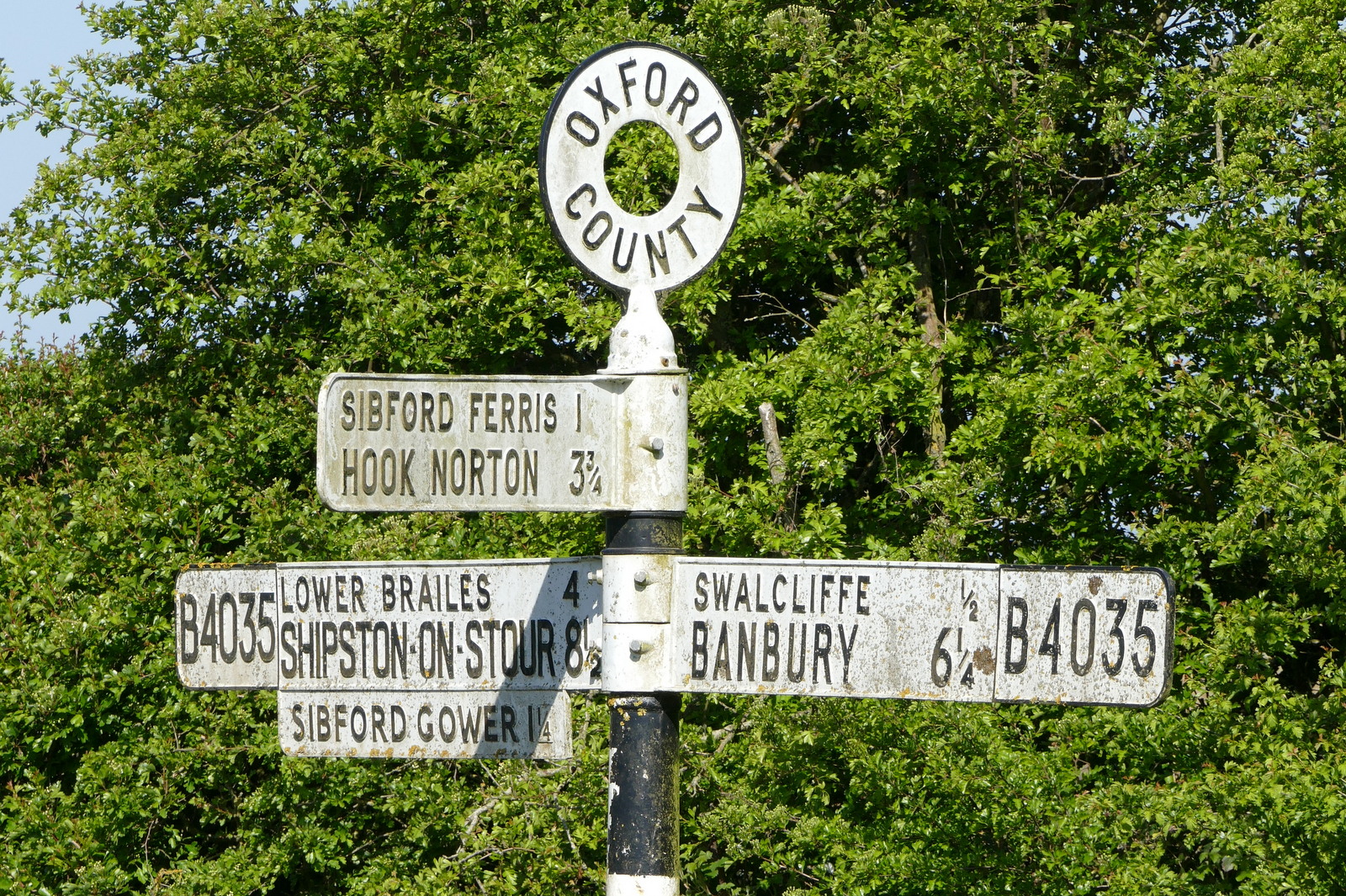 Oxfordshire CC road sign near Swalcliffe